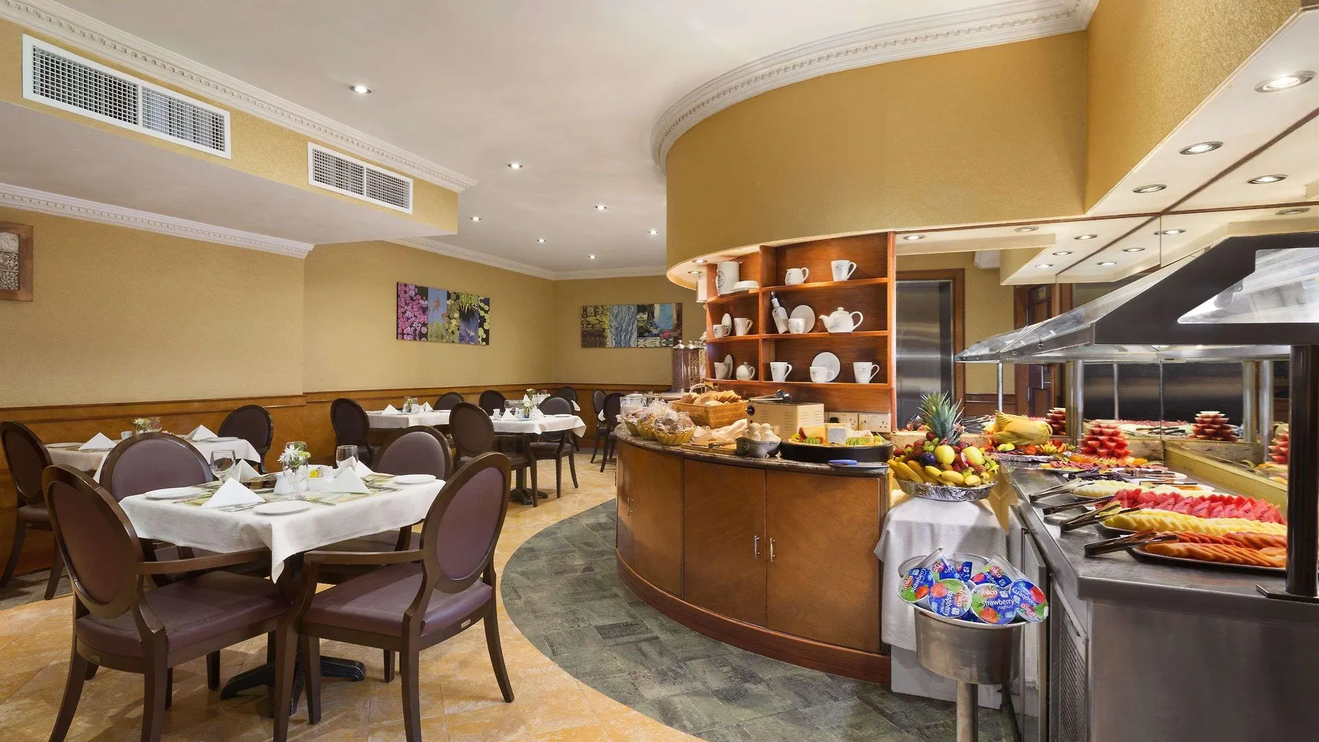 Howard Johnson By Wyndham Abu Dhabi Downtown מלון