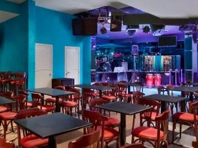Howard Johnson By Wyndham Abu Dhabi Downtown מלון