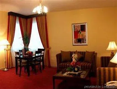 Howard Johnson By Wyndham Abu Dhabi Downtown Hotel